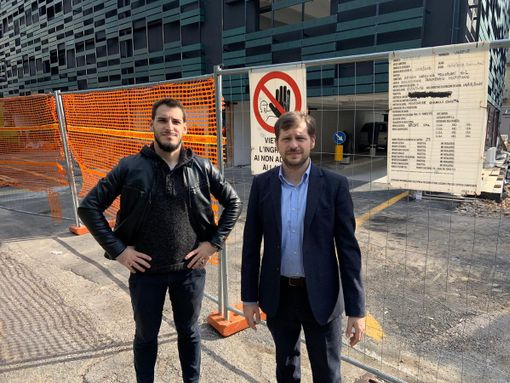 Sopralluogo della Lega al cantiere “infinito” di via Sempione. «Quanto peserà il ritardo sulle tasche dei varesini?»