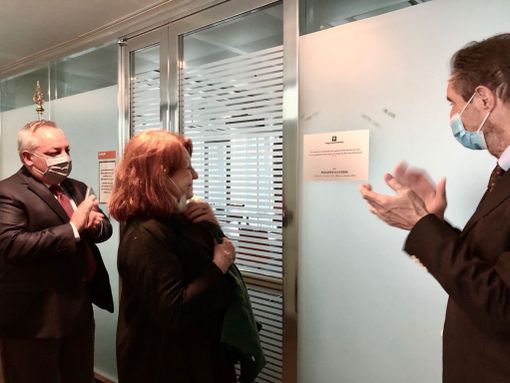 Da sinistra l'assessore Stefano Bruno Galli, la moglie di Daverio, Elena Gregori e il presidente della Regione Attilio Fontana Da sinistra l'assessore Stefano Bruno Galli, la moglie di Daverio, Elena Gregori e il presidente della Regione Attilio Fontana