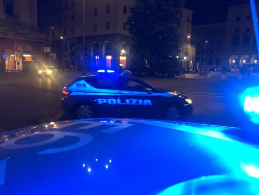 Aggredito a colpi di cocci di bottiglia in corso Moro: grave un uomo, aggressore in manette