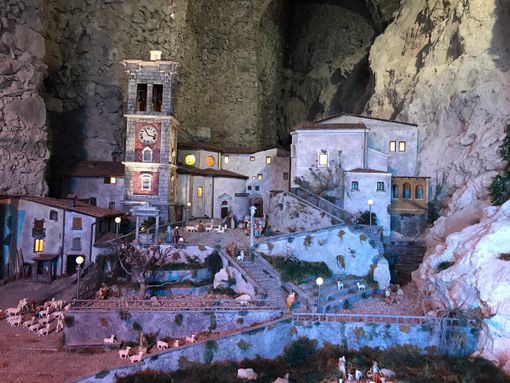 VIDEO. Gli Amici del Presepe di Schianno regalano un altro tocco di magia al Sacro Monte