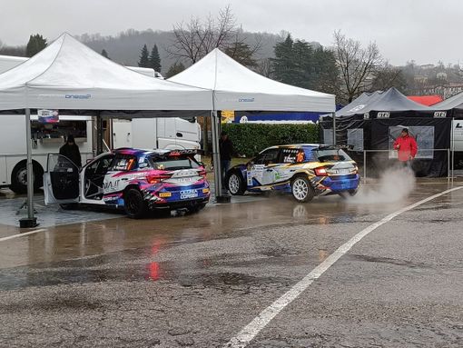 Il Rally dei Laghi 2024 inizia sotto la pioggia, con lo Shake Down e la Prova Spettacolo
