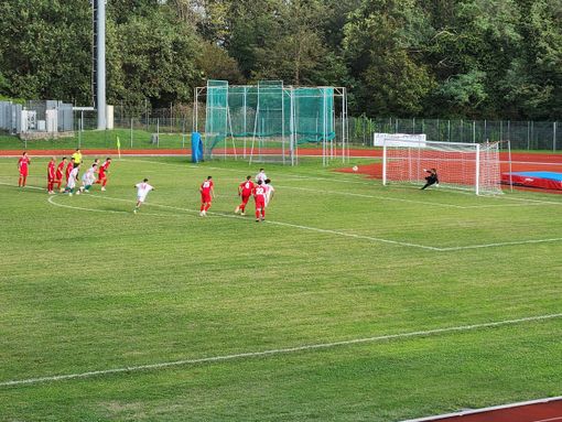 Il rigore del pareggio della Base 96 al 92' contro l'Oltrepò Il rigore del pareggio della Base 96 al 92' contro l'Oltrepò