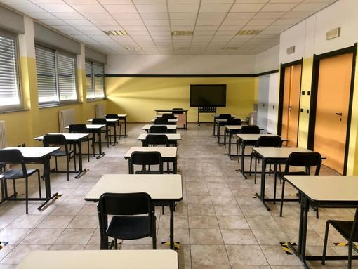 Oggi si torna sui banchi: questa è la scuola primaria Manzoni di Solbiate Arno pronta ad accogliere gli alunni in sicurezza e garantendo il distanziamento