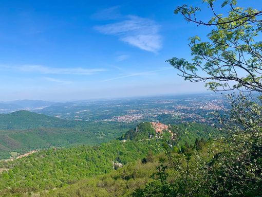 Splendido tempo estivo e caldo nella norma. Domenica possibilità di temporali, settimana prossima temperature in crescita