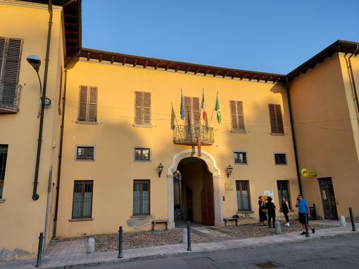 Il municipio di Besozzo Il municipio di Besozzo