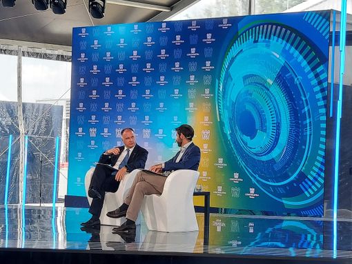 Il presidente di Confindustria Emanuele Orsini sul palco dell'Assemblea Generale di Varese Il presidente di Confindustria Emanuele Orsini sul palco dell'Assemblea Generale di Varese