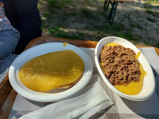 Dall'antipasto al dolce, sua maestà la zucca è pronta in tavola: svelato dagli chef della Pro Loco il menù della Festa di Gavirate Dall'antipasto al dolce, sua maestà la zucca è pronta in tavola: svelato dagli chef della Pro Loco il menù della Festa di Gavirate