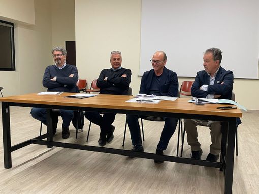 Elezioni Gavirate. Il confronto dei candidati sindaci con i commercianti: «Decoro urbano, sicurezza, parcheggi, turismo, eventi le priorità»