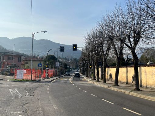La statale a Lavena Ponte Tresa (foto dalla pagina Facebook del sindaco)