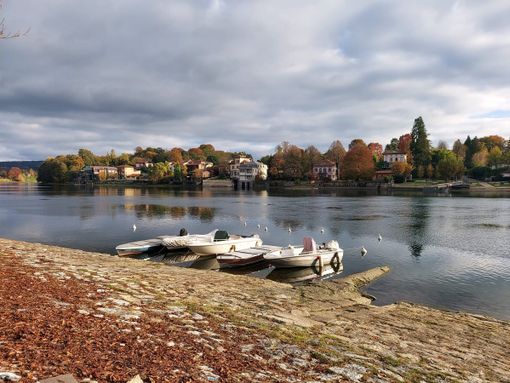 Uno scorcio del lungofiume di Sesto Calende Uno scorcio del lungofiume di Sesto Calende