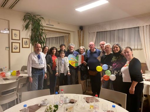 Alcuni momenti della pizzata benefica di lunedì sera al Vecchio Ottocento di Gavirate Alcuni momenti della pizzata benefica di lunedì sera al Vecchio Ottocento di Gavirate