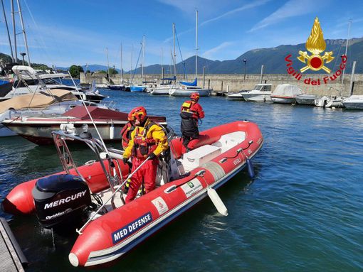 Paura per un windsurfer sul Lago Maggiore, arrivano gli specialisti del soccorso acquatico