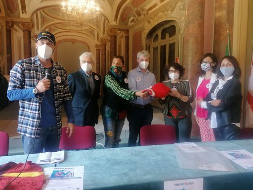 VIDEO. Max Laudadio fa la maglia contro la violenza sulle donne per il primo evento di Viva Vittoria Varese