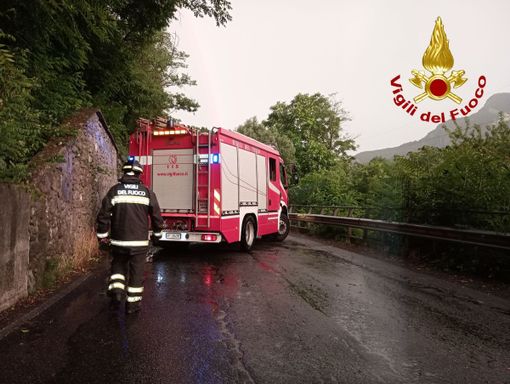 I vigili del fuoco in azione nel Varesotto I vigili del fuoco in azione nel Varesotto