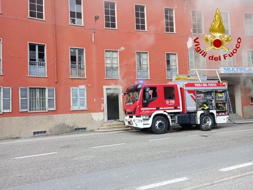 Spento l'incendio all'ex setificio di Germignaga