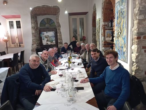 Il sogno del grande Varese è sempre vivo: le vecchie glorie biancorosse giocano ancora all'"Osteria in Besozzo"