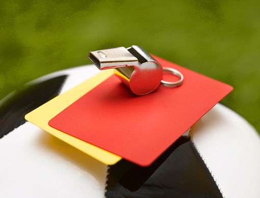 Pipì a bordocampo prima di entrare, il lecchese Bunino squalificato per un «comportamento non corretto davanti alla recinzione della curva» Pipì a bordocampo prima di entrare, il lecchese Bunino squalificato per un «comportamento non corretto davanti alla recinzione della curva»