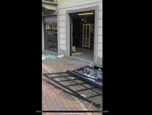 Furto con spaccata al negozio Gemme Bike di Casciago: rubate una decina di bici di valore, anche elettriche