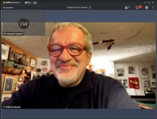 «Bentornato Bobo», applauso in consiglio per il ritorno di Maroni dopo la convalescenza
