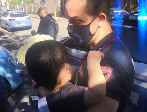 Furto, aggressione e inseguimento con bimbo a bordo. Due donne arrestate dalla polizia Furto, aggressione e inseguimento con bimbo a bordo. Due donne arrestate dalla polizia