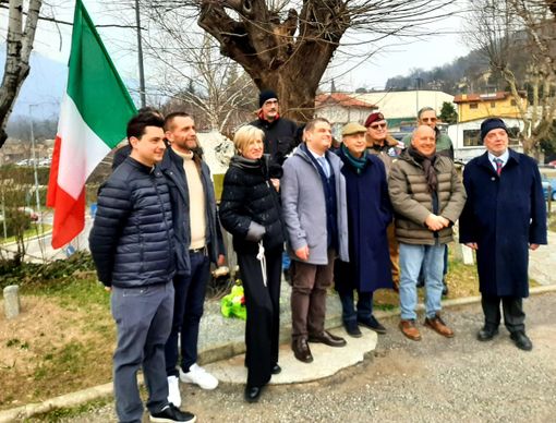Un momento dell'inaugurazione del monumento di Gemonio dedicato alla vittime delle foibe (foto Doride Sandri)