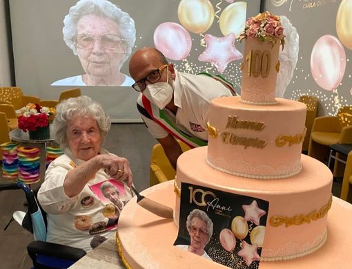 Nonna Olimpia con il sindaco Marco Cavallin