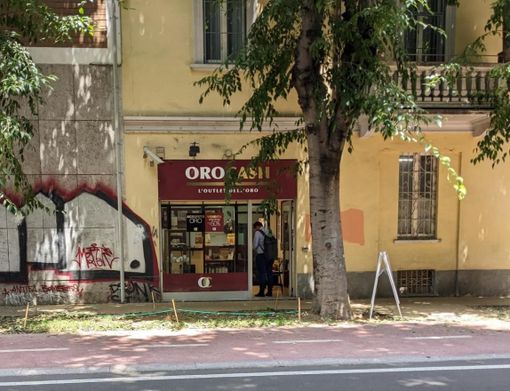 Assalto al compro oro con mazza: arrestato diciannovenne