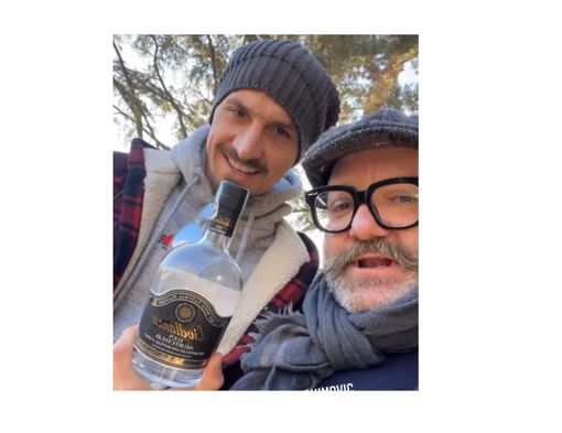 Zlatan Ibrahimovic con il gin varesino della livellanza