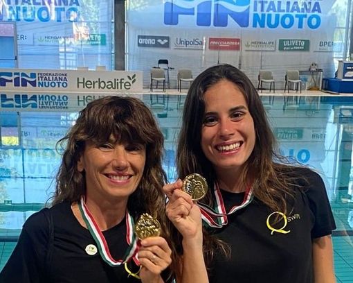FOTO. Michela Barbini con Alessia: mamma e figlia campionesse italiane nel duo master di sincro a Riccione
