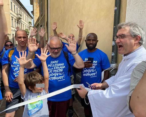 Un'altra bella immagine di don Giovanni Patella alla maratonina domenica scorsa