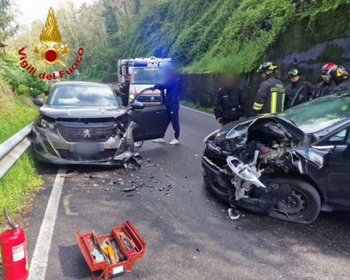 Castelseprio, scontro sulla Provinciale: due giovani e un uomo soccorsi dall'ambulanza Castelseprio, scontro sulla Provinciale: due giovani e un uomo soccorsi dall'ambulanza