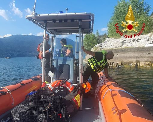 Le ricerche del 21enne che si è inabissato nelle acque del lago Maggiore a Caldè Le ricerche del 21enne che si è inabissato nelle acque del lago Maggiore a Caldè