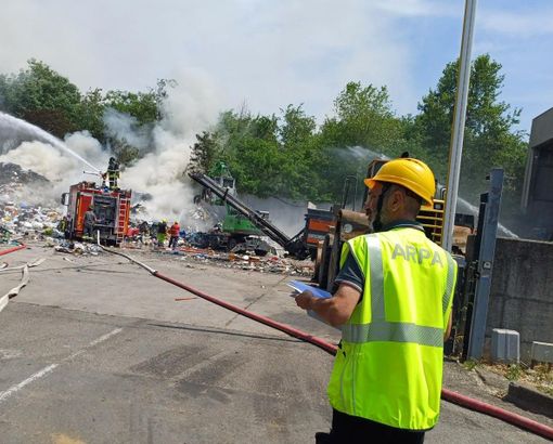 Incendio al termovalorizzatore di Busto: tecnici Arpa sul posto, il sindaco rassicura