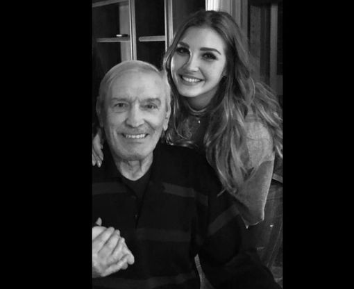 Gigi Riva con la nipote Virginia figlia di suo figlio Nicola Gigi Riva con la nipote Virginia figlia di suo figlio Nicola