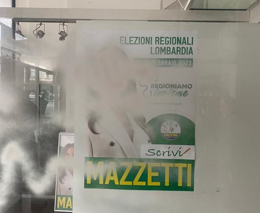 Lo stato delle vetrine dopo l'imbrattamento