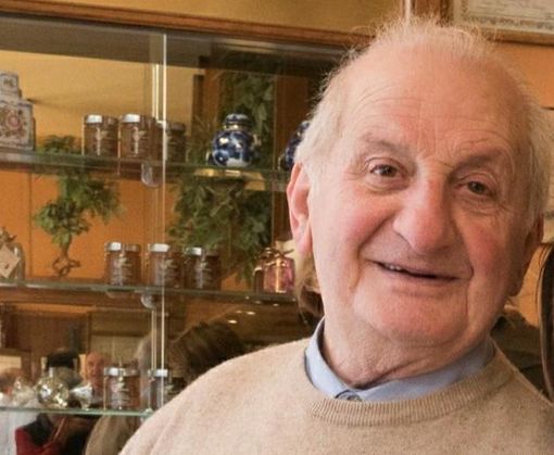 IL RICORDO. Ci sono segreti che non si possono assaggiare fino in fondo: Renzo Serra sapeva svelarteli IL RICORDO. Ci sono segreti che non si possono assaggiare fino in fondo: Renzo Serra sapeva svelarteli