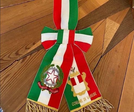 Zanzi restituisce la fascia Tricolore: «Lo faccio con commozione e un po' di delusione» Zanzi restituisce la fascia Tricolore: «Lo faccio con commozione e un po' di delusione»