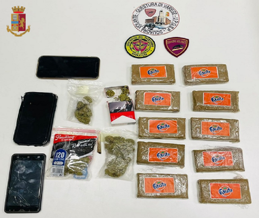 Diciottenne varesino trovato con dieci panetti di hashish: arrestato dalla polizia