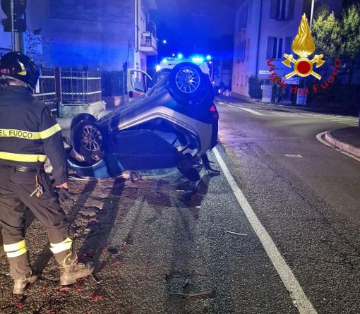Si ribalta con la Smart, ferito un ventunenne Si ribalta con la Smart, ferito un ventunenne