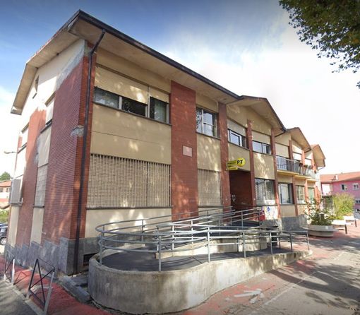 L'ufficio postale di Azzate (foto dalla pagina Facebook del Comune)