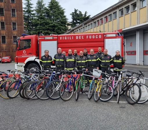 Il cuore dei nostri vigili del fuoco batte per la Tanzania: raccolte e donate trenta biciclette da inviare in Africa