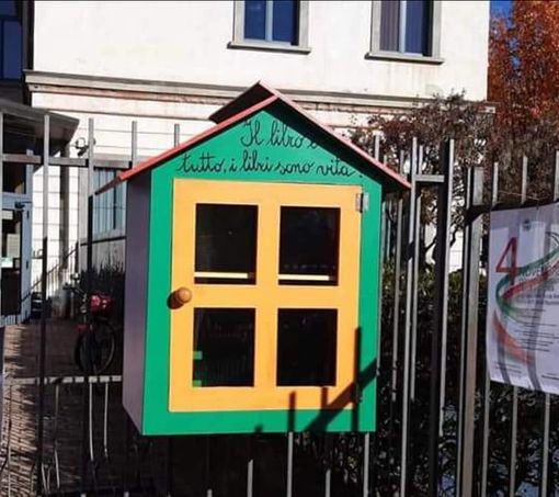 A Malnate arriva il book crossing: installata la prima casetta dei libri in via De Mohr