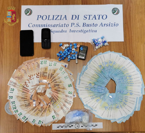 La polizia di Busto arresta un "ambulante" della coca: aveva clienti tra Alto Milanese e Basso Varesotto