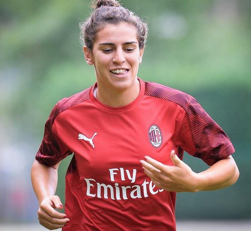 La nostra Valentina Bergamaschi e il suo Milan iniziano domani alle 12.30 in casa della Roma: la partita sarà trasmessa in diretta da Sky