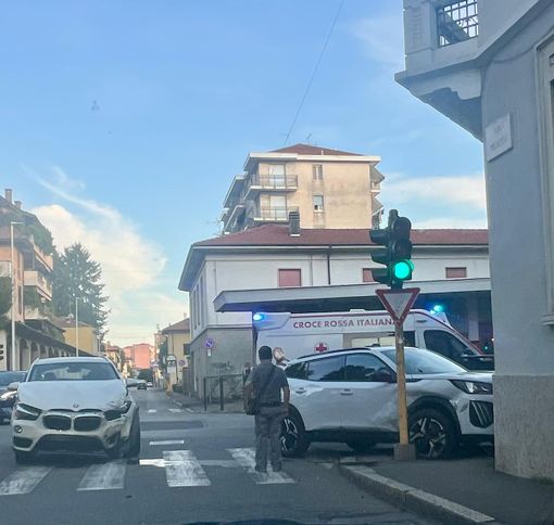 Incrocio tra viale Pirandello e via Milazzo, ennesimo incidente a auto contro un muro Incrocio tra viale Pirandello e via Milazzo, ennesimo incidente a auto contro un muro