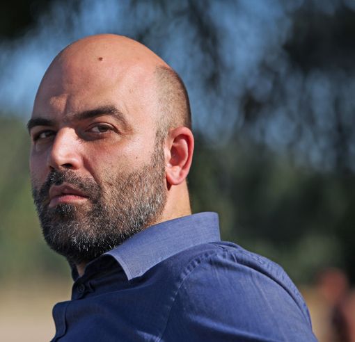Galimberti e Laforgia: «Ben lieti di avere Saviano a Varese. Peccato per quei quattro vigliacchi anonimi, che non hanno avuto modo di studiare un po' di più» Galimberti e Laforgia: «Ben lieti di avere Saviano a Varese. Peccato per quei quattro vigliacchi anonimi, che non hanno avuto modo di studiare un po' di più»