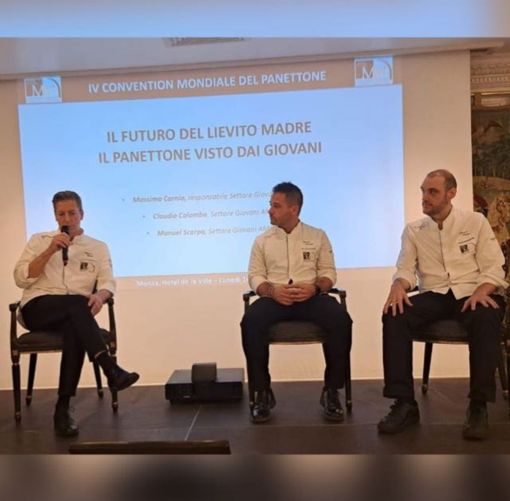 Claudio Colombo (al centro) con alcuni colleghi partecipanti alla Convention Mondiale del Panettone 2024 Claudio Colombo (al centro) con alcuni colleghi partecipanti alla Convention Mondiale del Panettone 2024