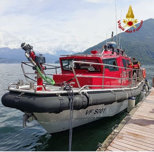 Imbarcazione affonda nel Lago Maggiore, due giovani soccorse dai vigili del fuoco
