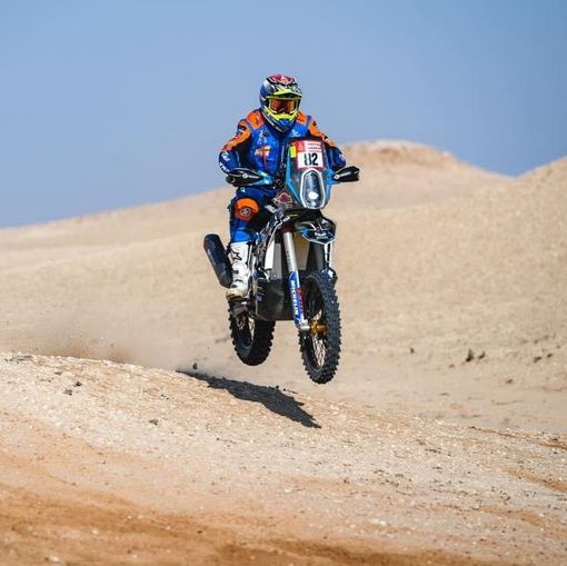 Giovanni Stigliano nel deserto saudita (foto tratte da facebook, JBRally Asd)
