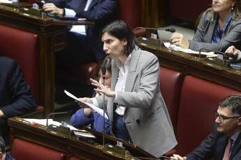 Santanchè, Schlein all'attacco di Meloni: &quot;Scappa ancora, fa finta di non conoscerla&quot;
